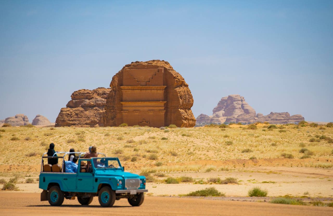جولة العلا من الحِجر وصولًا إلى بلدة العلا القديمة